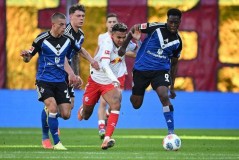 2-1，鲍姆加特纳双响炮，率队6轮不败逼近德甲榜首，仅差拜仁2分