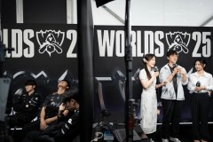 一墙之隔！摄影Tim分享GEN对战T1比赛结束后两队后台