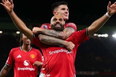 鲁尼对姆贝莫由黑转粉，称其为曼联今年最成功的引援