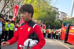 李镇全即将加盟法甲欧塞尔，重庆铜梁龙主帅刘建业备战深圳新鹏城