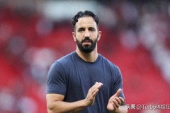 英超名帅拒续约静观其变，瞄准曼联帅位，只待阿莫林下课接手！