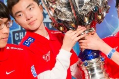 赛事官方分享Faker历年S赛决赛阶段照片：GOAT